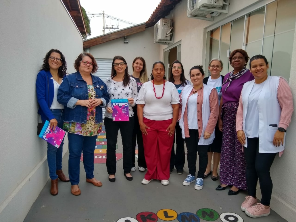 Secretaria de SP visita associação de autismo em Santa Bárbara d'Oeste — Canal Autismo / Revista Autismo