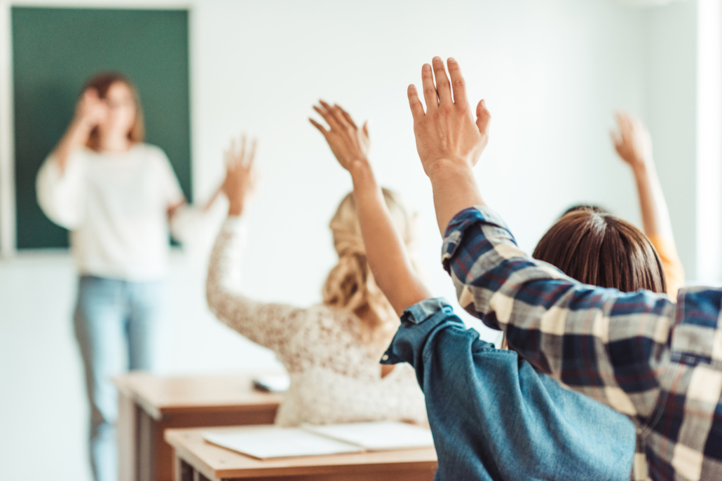 Na Câmara dos Deputados, projeto quer mudar sinal sonoro de escolas para não incomodar autistas — Canal Autismo / Revista Autismo