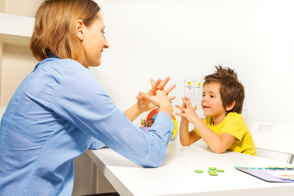 'Mesmo com os planos liberando, a grande maioria das pessoas não consegue arcar', diz médico sobre tratamentos baseados em ABA — Canal Autismo / Revista Autismo