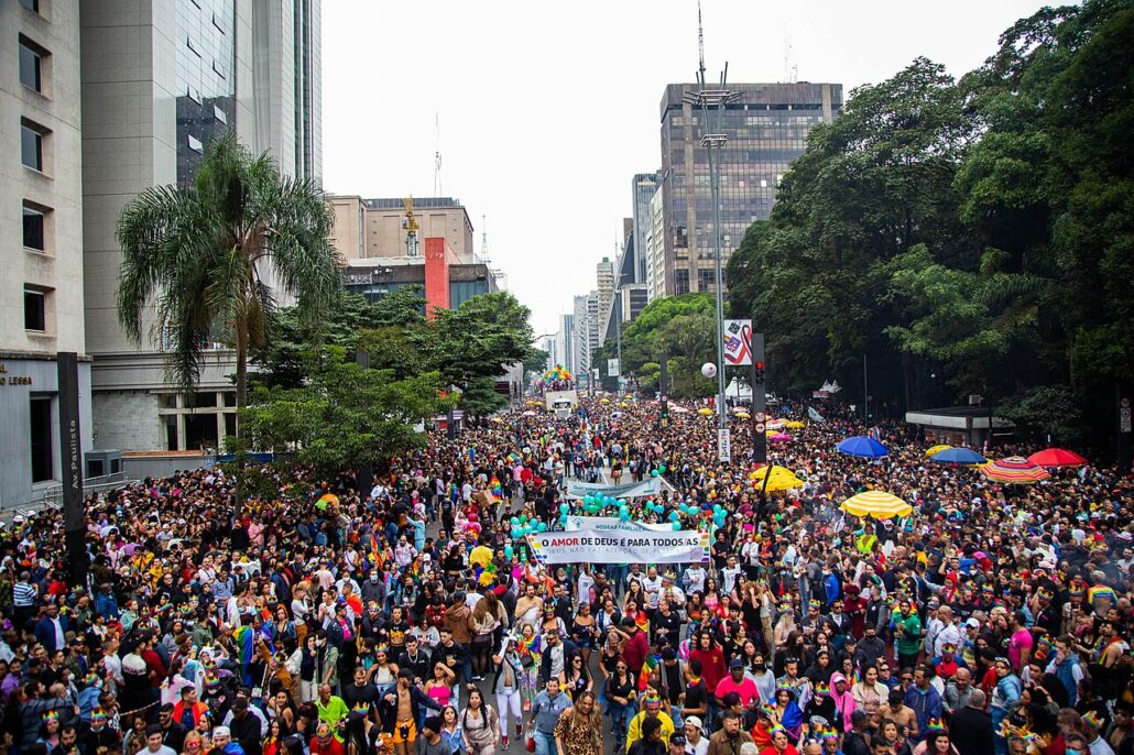 Parada LGBTQIA+ de SP terá acessibilidade para autistas — Canal Autismo / Revista Autismo