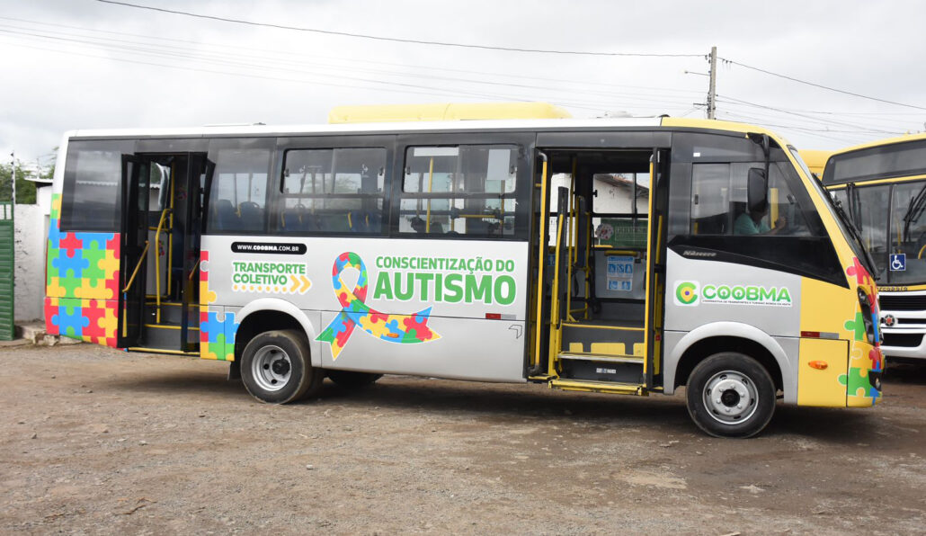 Jequié disponibiliza ônibus exclusivo para crianças autistas — Canal Autismo / Revista Autismo