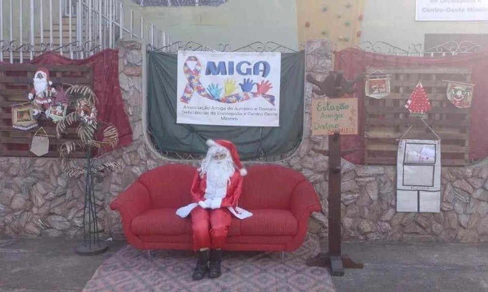 Homem furta brinquedos de Natal de autistas em BH — Canal Autismo / Revista Autismo