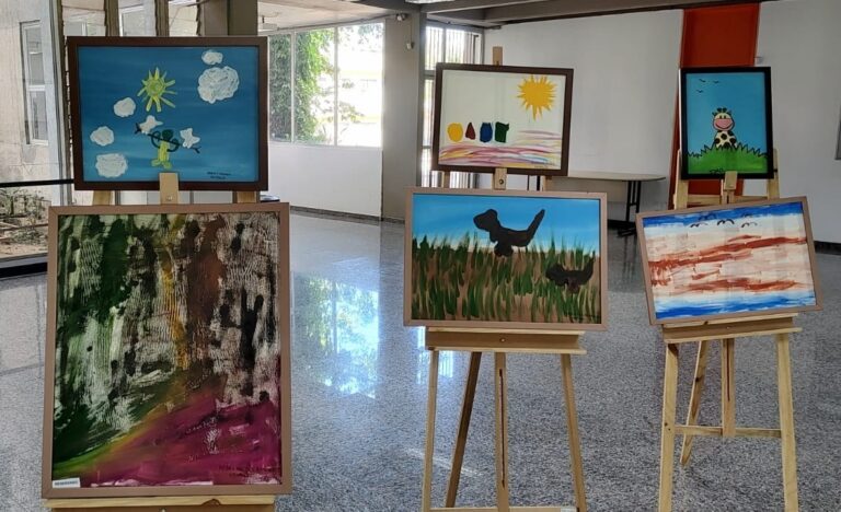 Pintor autista exibe obras na Universidade Federal do Espírito Santo — Canal Autismo / Revista Autismo
