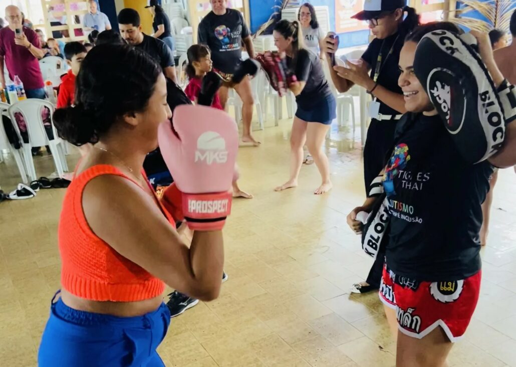 Autistas participam de oficina de muay thai em Maceió — Canal Autismo / Revista Autismo