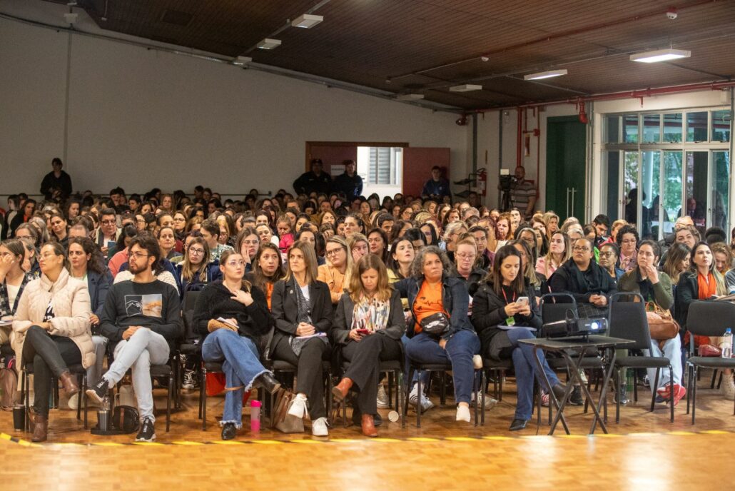 Assembleia Legislativa de SC reúne 750 pessoas em evento sobre autismo — Canal Autismo / Revista Autismo