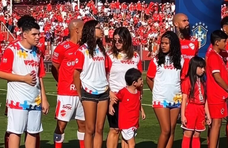 Vila Nova e Avaí entram em campo com autistas — Canal Autismo / Revista Autismo