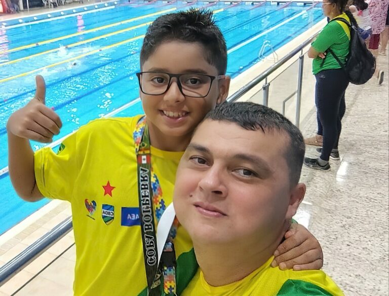 Acreano autista ganha competições de natação aos 8 anos — Canal Autismo / Revista Autismo