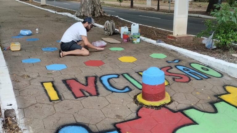 Artista pinta obra sobre autismo em Rio Claro após diagnóstico do filho — Canal Autismo / Revista Autismo